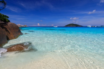 海滩Similan岛屿阳光明媚的一天