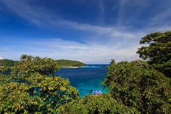 Similan岛屿阳光明媚的一天