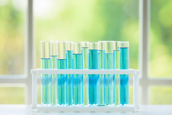 集实验室玻璃器皿色彩斑斓的测试实验室房间