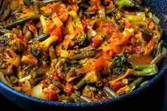 红烧蔬菜锅烹饪过程素食主义者食物
