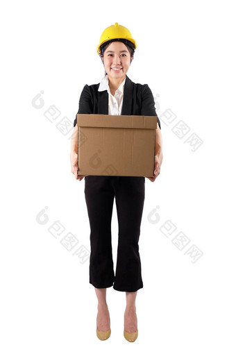 年轻的女人工程师持有纸盒子孤立的白色巴克