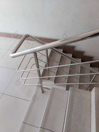 现代设计stanless钢管道<strong>扶手</strong>陶瓷瓷砖楼梯摘要公共建筑