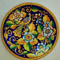 装饰瓷盘子快乐的明亮彩色房子墙