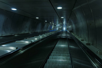 空地铁自动扶梯楼梯