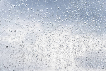 雨滴窗口眼镜表面多云的背景自然背景雨滴摘要覆盖设计概念多雨的天气