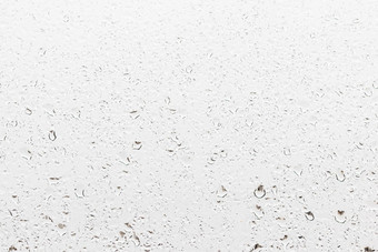 雨滴窗口眼镜表面灰色的天空背景自然背景雨滴摘要覆盖设计概念多雨的天气
