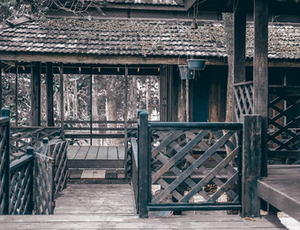木阳台阳台传统的泰国房子花园