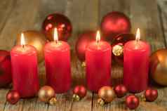 快乐圣诞节装饰出现燃烧红色的蜡烛