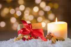 快乐圣诞节礼物蜡烛装饰雪模糊背景