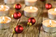 圣诞节假期装饰节日燃烧蜡烛火焰红色的装饰物