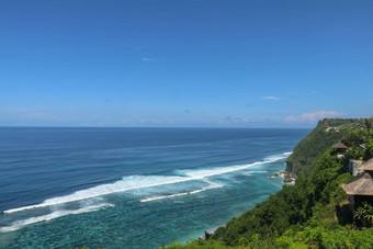 美丽的蓝色的日落海洋大波悬崖悬崖巴厘岛岛热带异国情调的自然日出海海洋幻影蓝色的日落