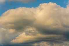 云浮动天空自然气象学摘要背景