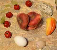 蔬菜水果贝壳蛋大理石表面樱桃西红柿贝尔辣椒湾叶子牡蛎海贝无花果桃子鸡蛋