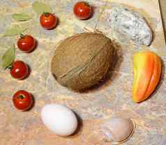 蔬菜水果贝壳蛋大理石表面樱桃西红柿贝尔辣椒湾叶子牡蛎壳牌椰子鸡蛋