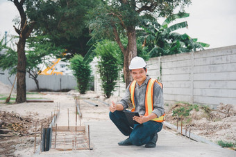 男人。<strong>建设工程</strong>师建设网站