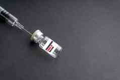 冠状病毒科维德疫苗文本注射器瓶黑色的背景
