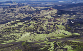 视图色彩斑斓的火山景观拉卡吉加尔大小火山火山口链山覆盖绿色黄色的地衣冰岛