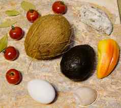 蔬菜水果贝壳蛋大理石表面樱桃西红柿贝尔辣椒湾叶子牡蛎壳牌鳄梨椰子鸡蛋