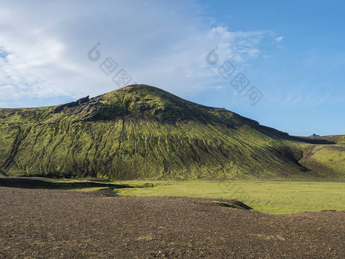 美丽的绿色火山山郁郁葱葱的莫斯草阿尔夫塔瓦特湖夏天阳光明媚的一天景观山背自然储备高地冰岛