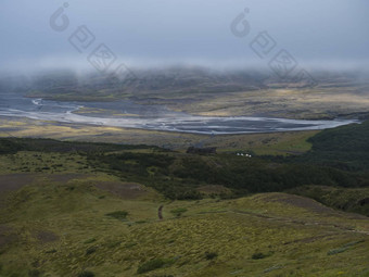 视图前valahnukur山景观绿色谷托尔斯莫克火山小屋营网站锋利的绿色岩石河粉碎δ绿色森林多雾的夏天一天高地冰岛