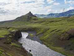 美丽的郁郁葱葱的绿色景观森林河谷级联斯科加瀑布瀑布斯科加尔结束5沃都哈尔徒步旅行小道南冰岛夏天蓝色的天空