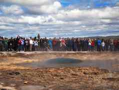 冰岛圆柱体7月泡沫圆柱体间歇泉火山喷发金圆大集团色彩斑斓的穿着旅游选取图片等待喷泉喷泉爆发圆柱体著名的喷泉喷泉冰岛