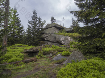 jizera山吉泽尔霍里全景视图石头山