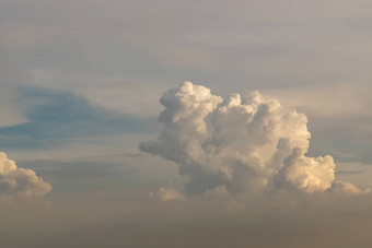 美丽的蓝色的<strong>天空</strong>云<strong>背景天空</strong>云<strong>天空</strong>