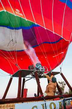 热空气气球膨胀澳大利亚