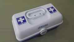 白色医疗盒子援助工具包交叉标志
