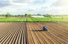 拖拉机游乐设施农场场农民拖拉机铣机放松磨混合土壤放松表面培养土地种植农业农业