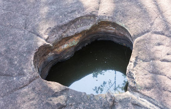 自然心形状石头池塘帕夭吸引力北部塔