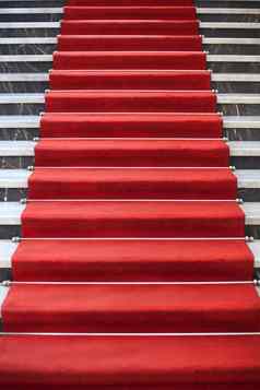 红色的地毯大理石楼梯