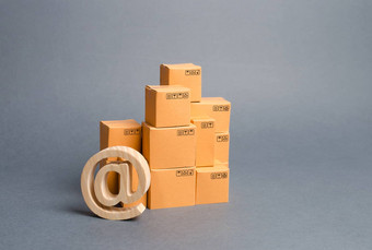 堆栈纸板盒子电子邮件象征商业电子商务销售货物在线交易<strong>平台购物</strong>在线发展互联网网络贸易广告服务