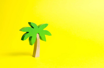 木棕榈树黄色的背景概念上的休闲假期娱乐放松旅游邮轮温暖的国家发展旅游热带岛