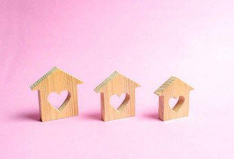 房子心内部粉红色的背景概念发现爱巢负担得起的住房年轻的家庭夫妻租赁房子公寓年轻的人情人节一天