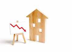 木房子红色的箭头概念下降价格需求真正的房地产危机经济衰退秋天率建设住房建筑低质量