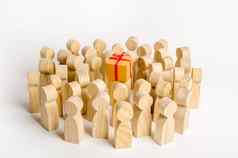 大集团人围绕盒子现在概念选择好礼物有限的数量出售礼物社区生日聚会，派对一年圣诞节集体