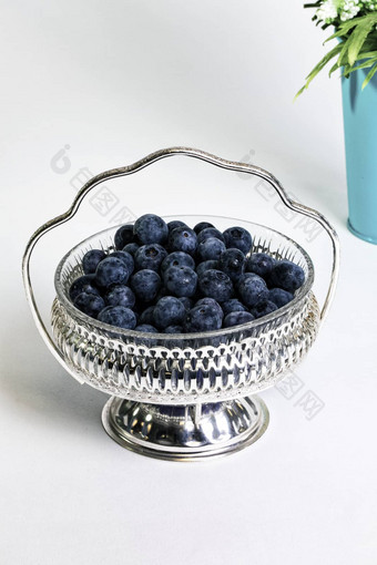 丰满蓝莓银碗