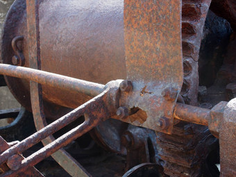 关闭生锈的齿轮螺栓齿轮破碎的工业绞车机