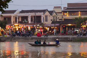 <strong>嗨</strong>越南著名的灯笼河假期目的地遗产