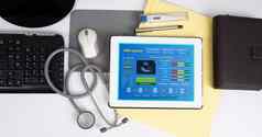 医疗记录系统显示病人信息数字平板电脑