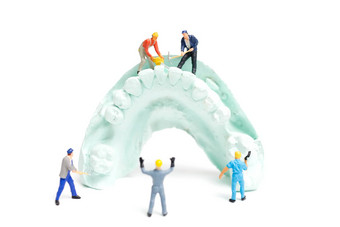 微型工人团队申请假的牙齿