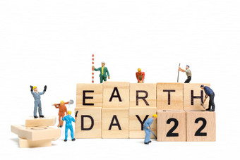 微型人工人团队建筑词地球一天木块木背景地球一天概念