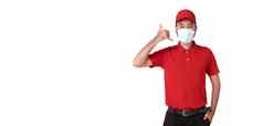 亚洲交付男人。穿脸面具红色的统一的使调用手势孤立的白色背景