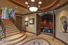 走廊楼梯开放通过奢侈品大厦