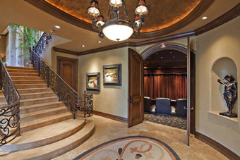 走廊楼梯开放通过奢侈品大厦