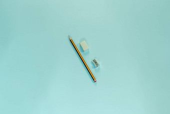 铅笔橡皮擦铅笔卷<strong>笔刀</strong>蓝色的柔和的壁纸