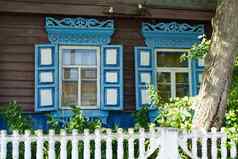 蓝色的算木框架窗户窗口框架形状形式垂直条含片白俄罗斯