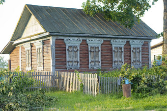 雕刻木修剪外观房子房子雕刻木外观白俄罗斯